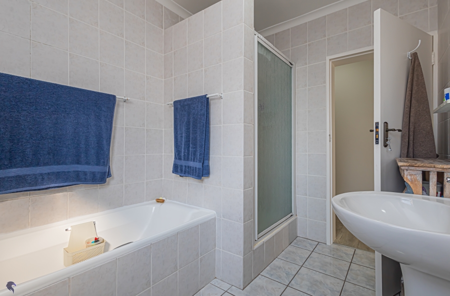 5 Bedroom Property for Sale in Country Club Western Cape